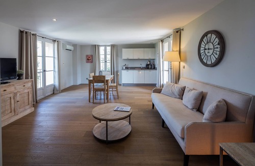 Pezenas Hotel | Garrigae Distillerie de Pézenas