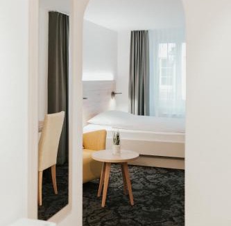 Lenzburg Apartment | Gartenhaus by Ochsen Lenzburg