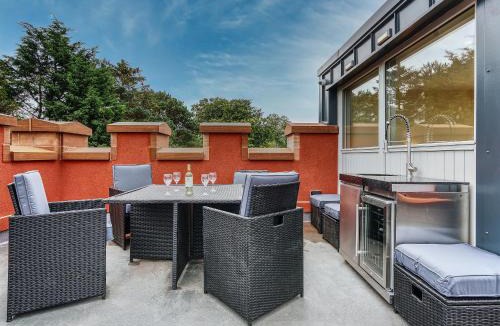 Wing House | Garth House - Peel Castle