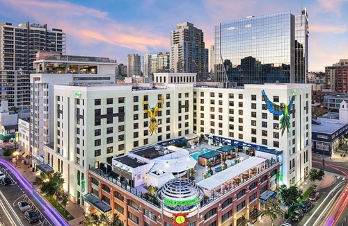 East Village Hotel | Gaslamp Energy with Rooftop Relaxation | 3 Units w/Pool and Pets Allowed