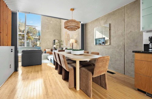 East Village Condo | Gaslamp Row House - Sleeps 8, Private Garage, AC