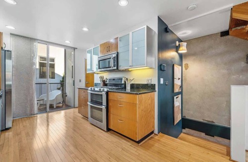 East Village Condo | Gaslamp Row House - Sleeps 8, Private Garage, AC