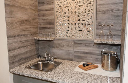 Wolfville Condo | Gaspereau Suite -Jacuzzi, KngBd, DT