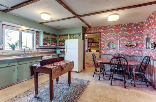 Gassville House | Gassville Group Getaway! Dog-Friendly Home + Yard