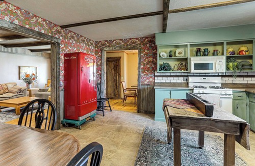Gassville House | Gassville Group Getaway! Dog-Friendly Home + Yard