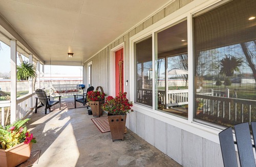 Gassville House | Gassville Group Getaway! Dog-Friendly Home + Yard