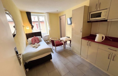 Gewerbeschule House | Gasthaus 210