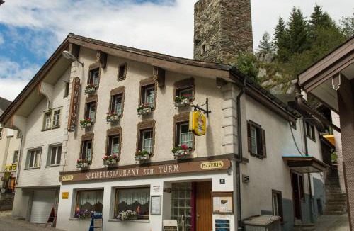 Hospental Hostel | Gasthaus Pension zum Turm