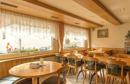 Hospental Hostel | Gasthaus Pension zum Turm