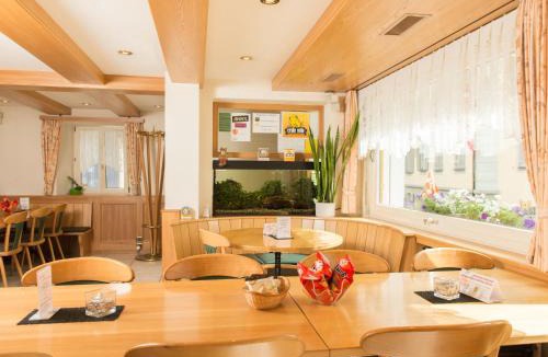 Hospental Hostel | Gasthaus Pension zum Turm