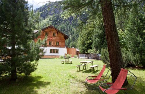 Bever Hotel | Gasthaus Spinas