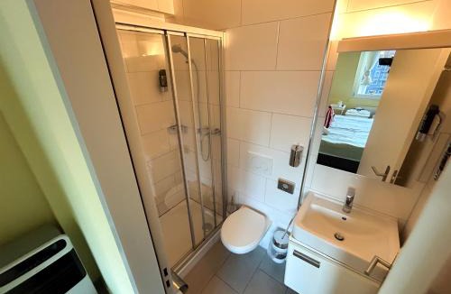 Gewerbeschule House | Gasthaus210