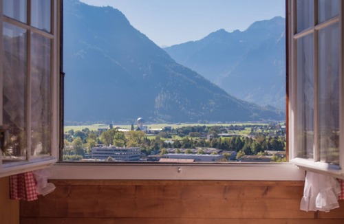 Goldswil Bed & Breakfast | Gasthof Schoenegg
