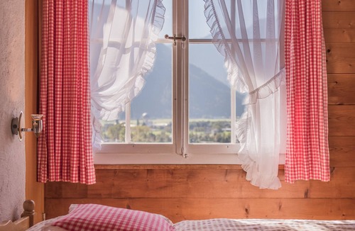 Goldswil Bed & Breakfast | Gasthof Schoenegg