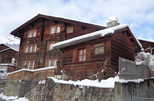 Tavanasa House | Gasthof Surselva