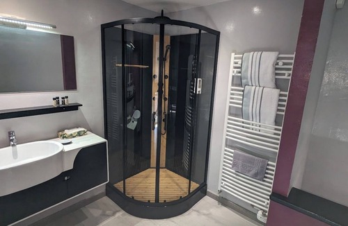 Gommegnies Bed & Breakfast | Gastronomic table and bed & breakfast (SUITE MORMAL)