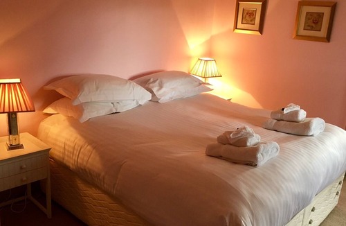 Thornton Hough Cottage | Gate House Cottage including Hot Tub