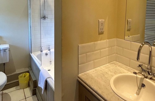 Thornton Hough Cottage | Gate House Cottage including Hot Tub