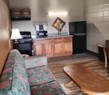 Baton Rouge Apartment | Gated 1 King Bedroom 1 Bath Apt with Full Kitchen 131