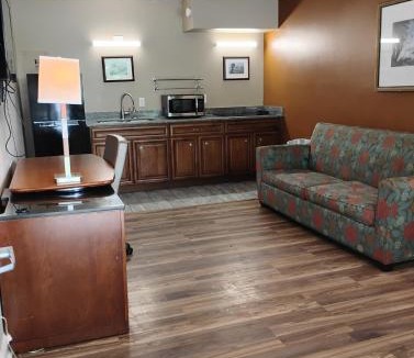 Baton Rouge Apartment | Gated 1 King Bedroom 1 Bath Apt with Full Kitchen 131