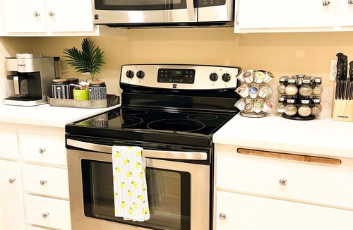 Rancho Cucamonga Condo | Gated 2 Bedroom condo with POOL & JACUZZI