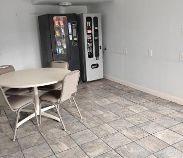 Baton Rouge Apartment | Gated 2 Double Bed Studio with Full Kitchen 116
