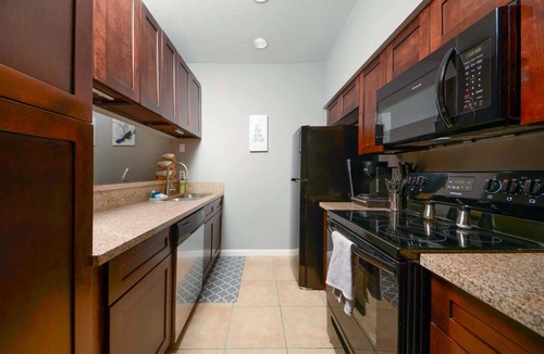 Astrodome House | Gated 2BR Townhouse, Pool & Patio/Near Museums