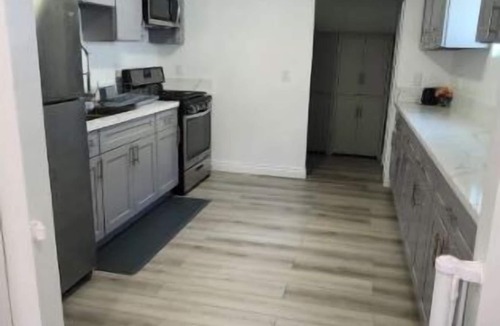 Central San Pedro House | GATED 3 BED, 2 BATH HOME WITH PARKING AND LAUNDRY!