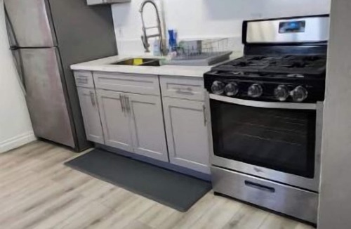 Central San Pedro House | GATED 3 BED, 2 BATH HOME WITH PARKING AND LAUNDRY!