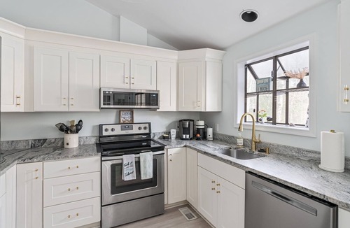 Windwood Coves House | Gated 4 BR, With Lake Access, HotTub