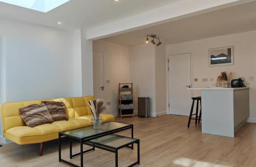 Patchway House | Gated 4 Guests House Free Parking