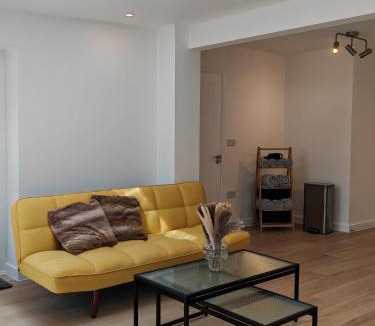 Patchway House | Gated 4 Guests House Free Parking