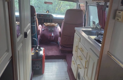 Mountlake Terrace RV Rental | GATED CLASS B RV STAYING