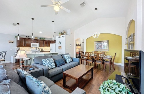 Highgate Park Villa | ⭐ ⭐ Gated Community | Modern | 4 Bed | 3 Bath | South Facing Large Pool Deck ⭐