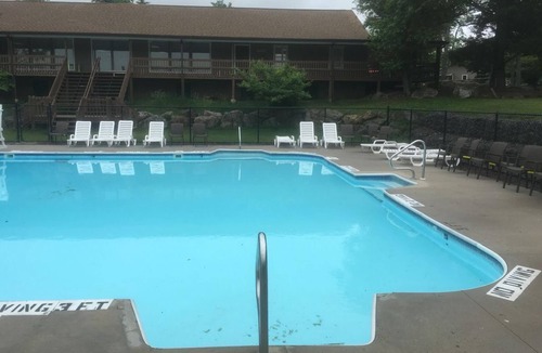 Tobyhanna House | Gated Community! Outdoor pools,lake,boats mini golf, cafe and more!