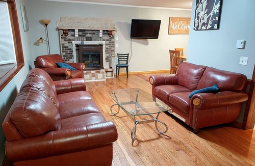 Tobyhanna House | Gated Community! Outdoor pools,lake,boats mini golf, cafe and more!