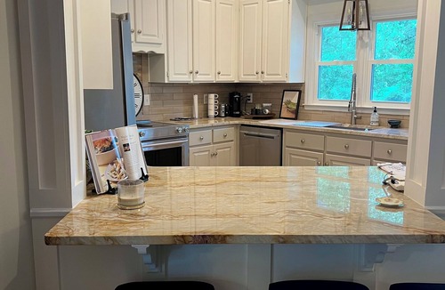 Greensboro Cottage | Gated Cozy 3BdRm Cottage