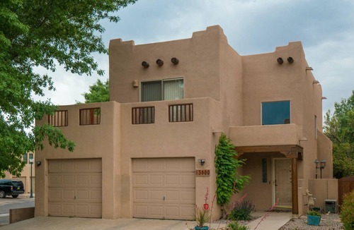 Taylor Ranch House | Gated Getaway