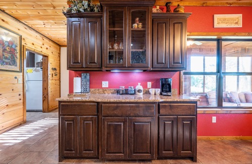 Smithville Cabin | Gated Hilltop Luxury Lodge on 100 acres - Relax and Enjoy AMAZING VIEWS