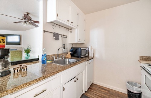 Southeastern Sacramento House | Gated home w/backyard retreat