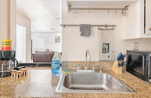 Southeastern Sacramento House | Gated home w/backyard retreat