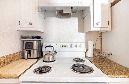 Southeastern Sacramento House | Gated home w/backyard retreat