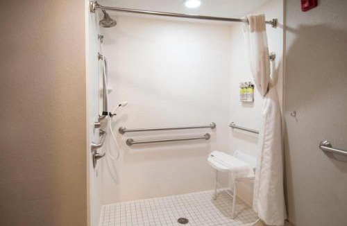 Jackson Apartment | Gated King Bed Apt Studio 227