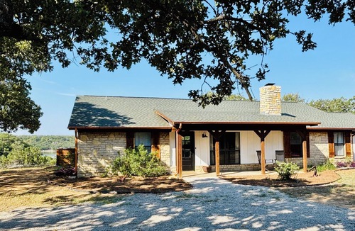 Palo Pinto House | Gated Lake Ranch, Private Dock & 3.5 Acres, Fire pit & Pet Friendly