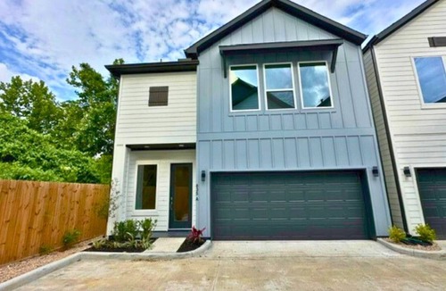 Northside House | Gated Modern 3BR Near Downtown Med Center