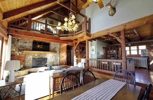 Big Canoe Cabin | Gated Mountain Escape-3 lakes, hiking, waterfalls Hot Tub, Lakes, Atlanta Views