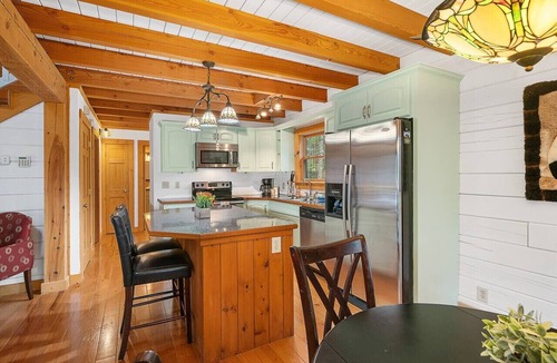 Vein Mountain Cabin | Gated neighborhood - Hot Tub & Fire Pit