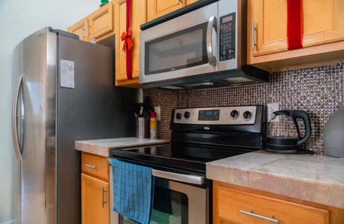 Lake Berkley House | Gated Pool Home 20 Min to Disney, Uni, MCO,