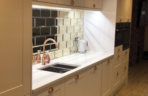 Rushmoor District House | Gated property! Open plan at its best