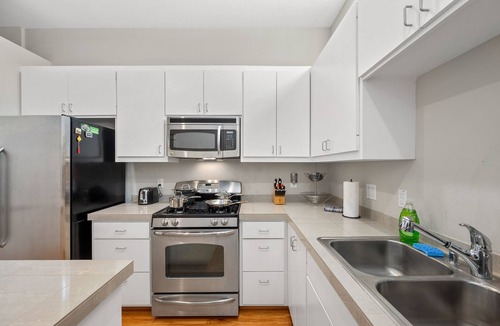 Woodlake - Briar Meadow House | Gated Townhouse 2BR/2BA near Galleria & Downtown